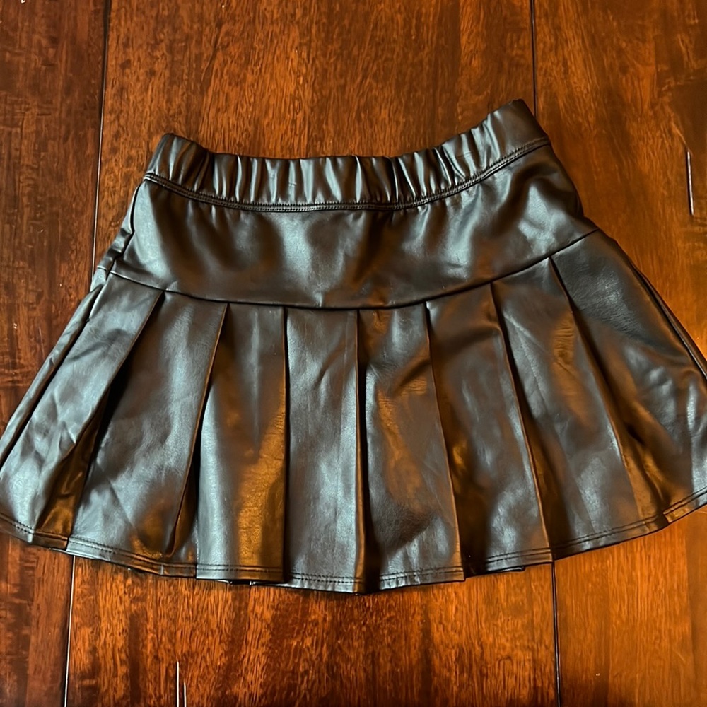 Girls Abercrombie black pleather skirt